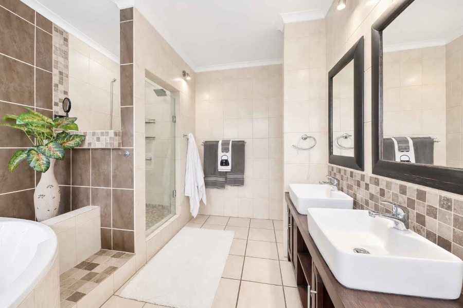 5 Bedroom Property for Sale in Fisherhaven Western Cape